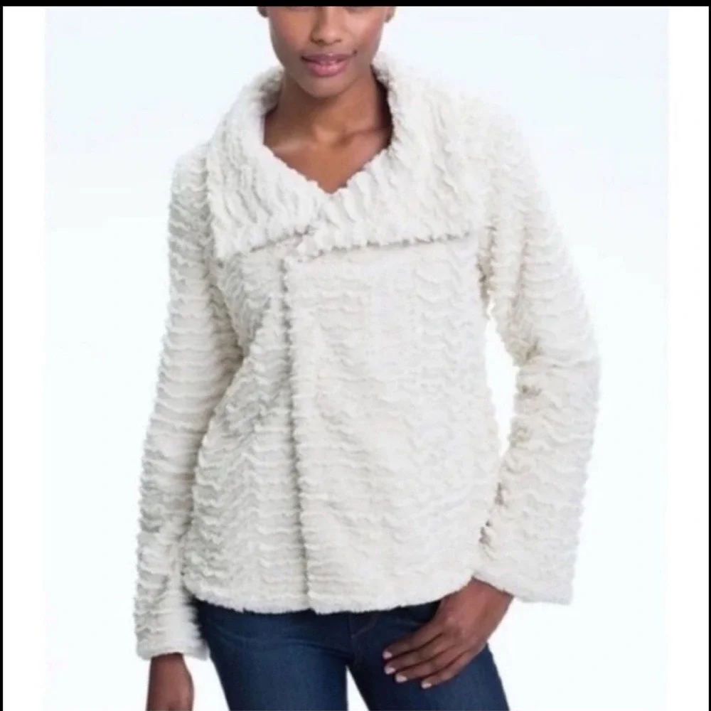 Patagonia Los Gatos‎ Wave Jacket Women Medium Cream Off White Textured Fleece